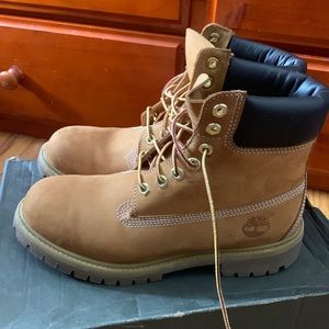 Men’s size 7 timberland premium 6in waterproof boot wheat nubuck.